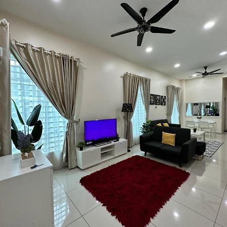 Rumahku Homestay, Taman Jasin Perdana Exterior photo