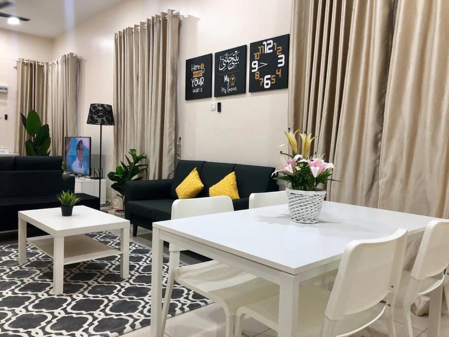 Rumahku Homestay, Taman Jasin Perdana Exterior photo